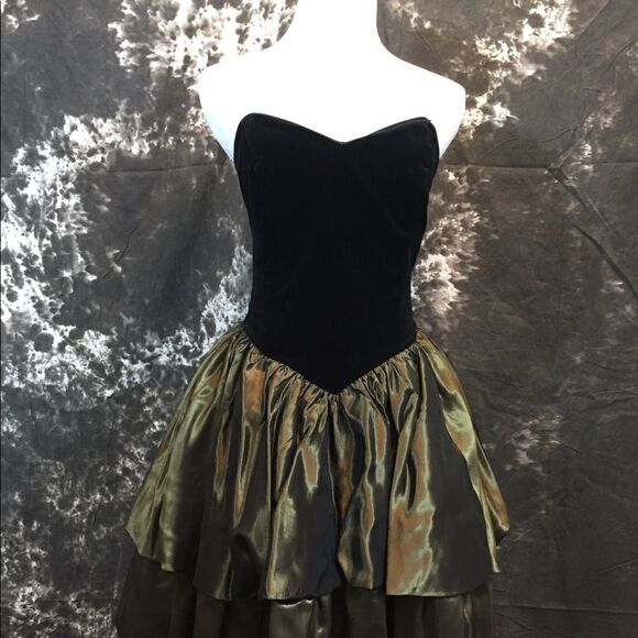 VINTAGE LAURA ASHLEY SHORT STRAPLESS DRESS IN BLACK VELVET & GOLD TAFETA FORMAL - Picture 1 of 8